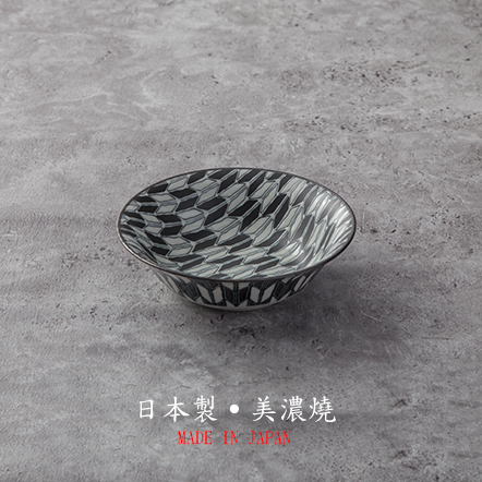 【株式会社アワサカ】矢絣深皿(中)